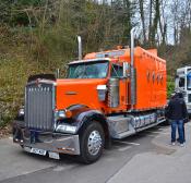 Kenworth W900L.